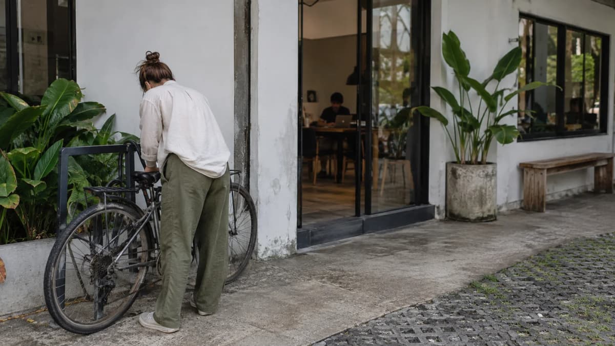The Four-Day Workweek: Shorter Hours or a Compressed Schedule?